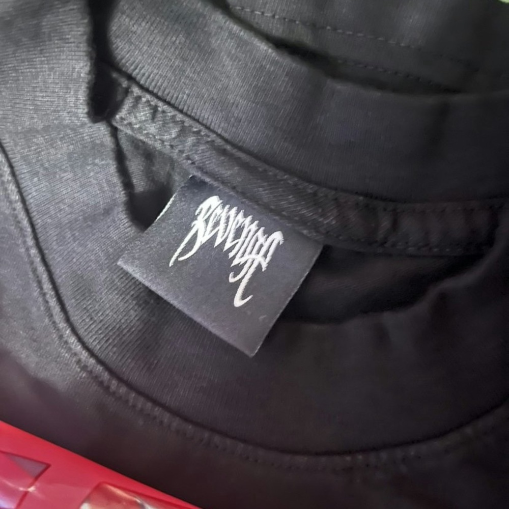 Revenge Size L - Picture 2 of 3
